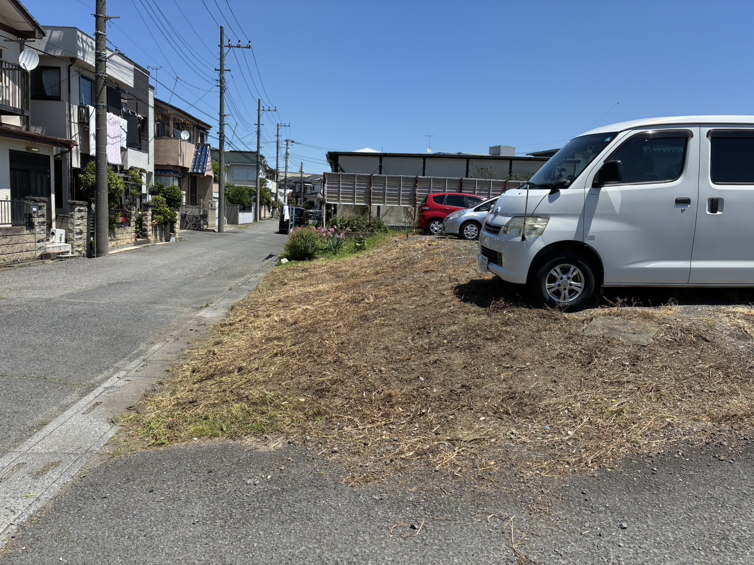 越谷市｜駐車場の雑草対策（機械除草・一部手取り除草） アフター
